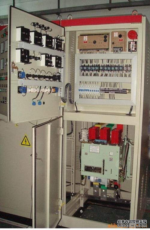 發電機組并機柜